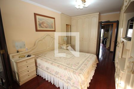 Casa de condomínio à venda com 367m², 4 quartos e 2 vagas Casa de condomínio à venda com 367m², 4 quartos e 2 vagasQuarto Suíte