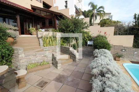 Casa de condomínio à venda com 367m², 4 quartos e 2 vagas Casa de condomínio à venda com 367m², 4 quartos e 2 vagasJardim