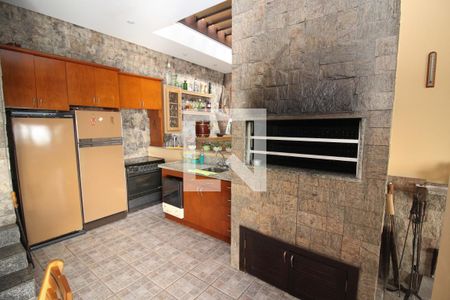 Casa de condomínio à venda com 367m², 4 quartos e 2 vagas Casa de condomínio à venda com 367m², 4 quartos e 2 vagasvaranda