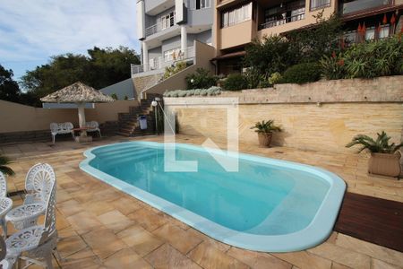 Casa de condomínio à venda com 367m², 4 quartos e 2 vagas Casa de condomínio à venda com 367m², 4 quartos e 2 vagasPiscina