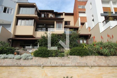 Casa de condomínio à venda com 367m², 4 quartos e 2 vagas Casa de condomínio à venda com 367m², 4 quartos e 2 vagasJardim