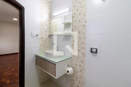 Banheiro de casa para alugar com 1 quarto, 45m² em Vila Baruel, São Paulo