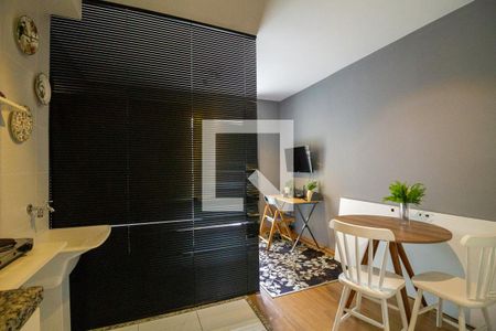 Cozinha de kitnet/studio para alugar com 1 quarto, 28m² em Liberdade, São Paulo