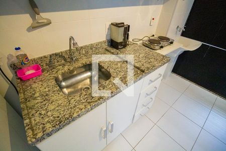 Cozinha de kitnet/studio para alugar com 1 quarto, 28m² em Liberdade, São Paulo