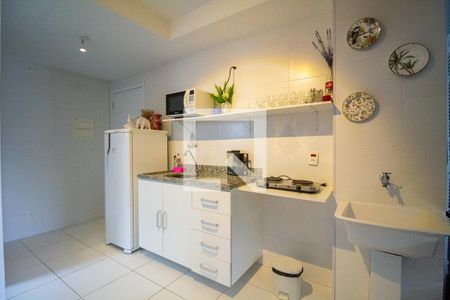 Cozinha de kitnet/studio para alugar com 1 quarto, 28m² em Liberdade, São Paulo