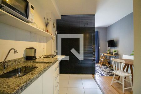 Cozinha de kitnet/studio para alugar com 1 quarto, 28m² em Liberdade, São Paulo