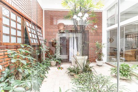 Casa à venda com 742m², 4 quartos e 2 vagas Casa à venda com 742m², 4 quartos e 2 vagasJardim de inverno