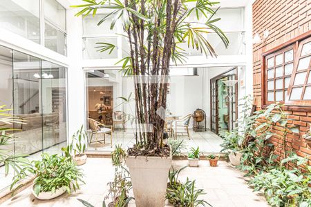 Casa à venda com 742m², 4 quartos e 2 vagas Casa à venda com 742m², 4 quartos e 2 vagasJardim de inverno