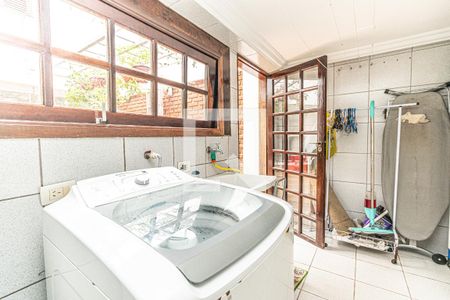 Casa à venda com 742m², 4 quartos e 2 vagas Casa à venda com 742m², 4 quartos e 2 vagasÁrea de Serviço