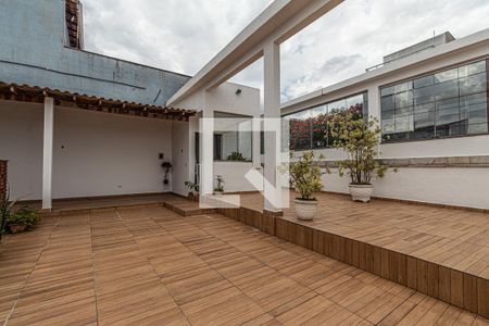 Casa à venda com 742m², 4 quartos e 2 vagas Casa à venda com 742m², 4 quartos e 2 vagasÁrea Externa
