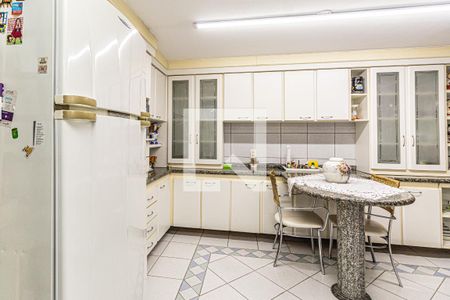 Casa à venda com 742m², 4 quartos e 2 vagas Casa à venda com 742m², 4 quartos e 2 vagasCozinha