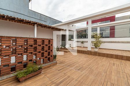 Casa à venda com 742m², 4 quartos e 2 vagas Casa à venda com 742m², 4 quartos e 2 vagasÁrea Externa