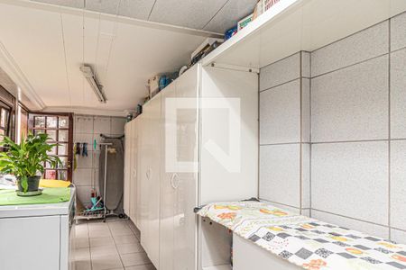 Casa à venda com 742m², 4 quartos e 2 vagas Casa à venda com 742m², 4 quartos e 2 vagasÁrea de Serviço