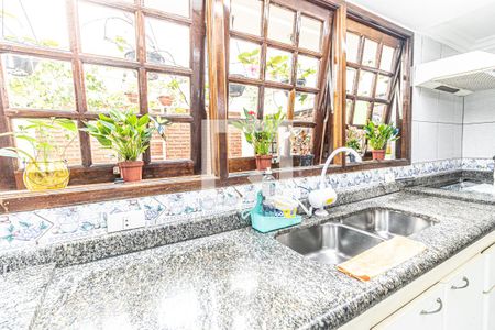 Casa à venda com 742m², 4 quartos e 2 vagas Casa à venda com 742m², 4 quartos e 2 vagasCozinha