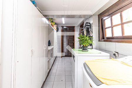 Casa à venda com 742m², 4 quartos e 2 vagas Casa à venda com 742m², 4 quartos e 2 vagasÁrea de Serviço