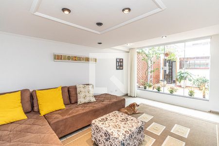 Casa à venda com 742m², 4 quartos e 2 vagas Casa à venda com 742m², 4 quartos e 2 vagasSala de TV