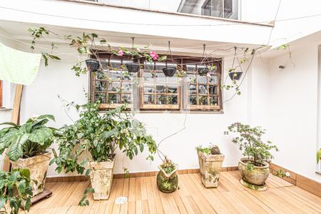 Casa à venda com 742m², 4 quartos e 2 vagas Casa à venda com 742m², 4 quartos e 2 vagasÁrea Externa