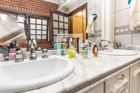 Casa à venda com 742m², 4 quartos e 2 vagas Casa à venda com 742m², 4 quartos e 2 vagasBanheiro da Suíte 1