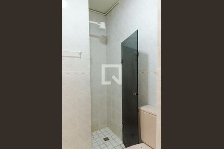 Banheiro de kitnet/studio para alugar com 1 quarto, 22m² em Botafogo, Rio de Janeiro