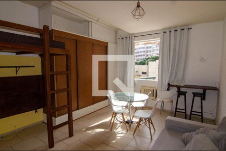 Sala/Quarto de apartamento para alugar com 1 quarto, 30m² em Copacabana, Rio de Janeiro