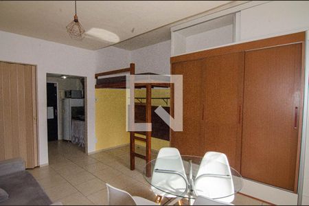 Sala/Quarto de apartamento para alugar com 1 quarto, 30m² em Copacabana, Rio de Janeiro