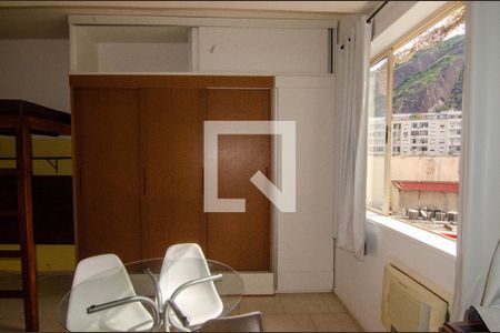 Sala/Quarto de apartamento para alugar com 1 quarto, 30m² em Copacabana, Rio de Janeiro