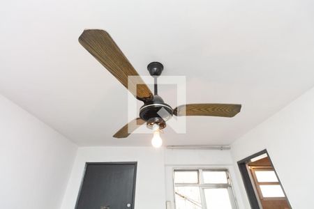 Detalhe da sala de apartamento para alugar com 2 quartos, 45m² em Irajá, Rio de Janeiro