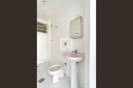 Banheiro de kitnet/studio para alugar com 1 quarto, 24m² em Santa Cecilia, São Paulo