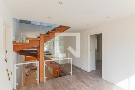 Casa à venda com 350m², 5 quartos e 4 vagas Casa à venda com 350m², 5 quartos e 4 vagasSuites