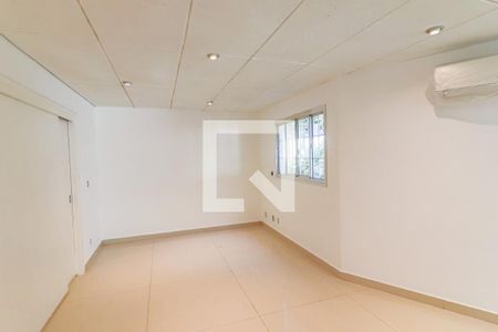 Casa à venda com 350m², 5 quartos e 4 vagas Casa à venda com 350m², 5 quartos e 4 vagasEscritorio