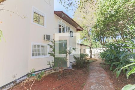 Casa à venda com 350m², 5 quartos e 4 vagas Casa à venda com 350m², 5 quartos e 4 vagasQuintal