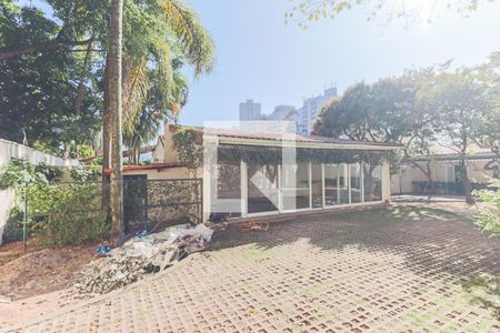 Casa à venda com 350m², 5 quartos e 4 vagas Casa à venda com 350m², 5 quartos e 4 vagasQuintal