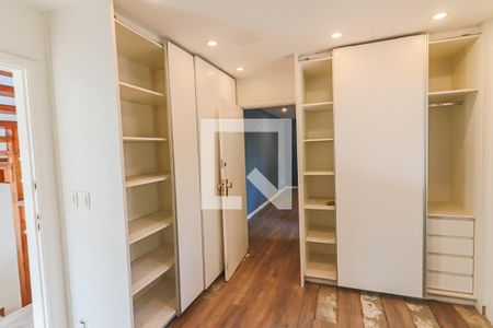 Casa à venda com 350m², 5 quartos e 4 vagas Casa à venda com 350m², 5 quartos e 4 vagasSuite 3