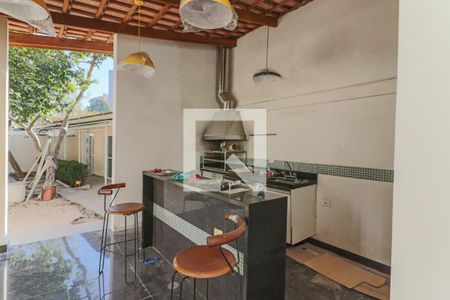 Casa à venda com 350m², 5 quartos e 4 vagas Casa à venda com 350m², 5 quartos e 4 vagasQuintal