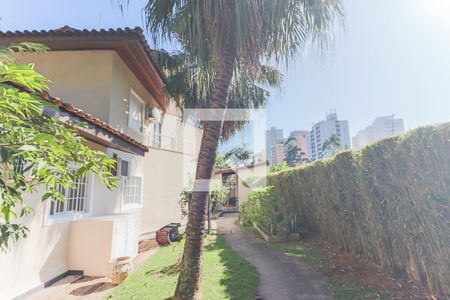 Casa à venda com 350m², 5 quartos e 4 vagas Casa à venda com 350m², 5 quartos e 4 vagasQuintal
