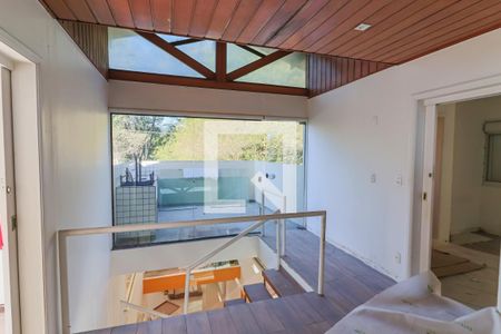 Casa à venda com 350m², 5 quartos e 4 vagas Casa à venda com 350m², 5 quartos e 4 vagasSuites