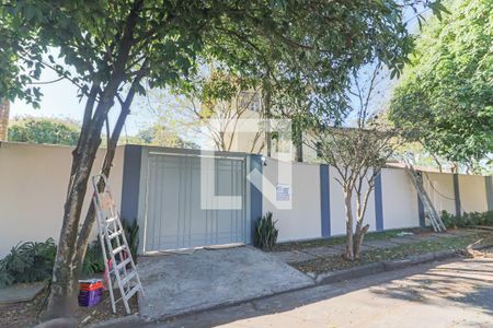 Casa à venda com 350m², 5 quartos e 4 vagas Casa à venda com 350m², 5 quartos e 4 vagasFachada