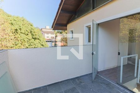 Casa à venda com 350m², 5 quartos e 4 vagas Casa à venda com 350m², 5 quartos e 4 vagasSuites