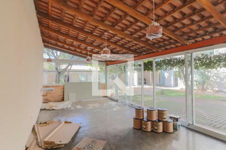 Casa à venda com 350m², 5 quartos e 4 vagas Casa à venda com 350m², 5 quartos e 4 vagasQuintal