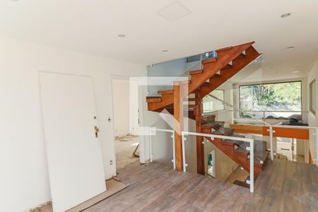 Casa à venda com 350m², 5 quartos e 4 vagas Casa à venda com 350m², 5 quartos e 4 vagasSuites