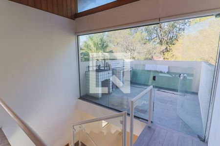 Casa à venda com 350m², 5 quartos e 4 vagas Casa à venda com 350m², 5 quartos e 4 vagasSuites