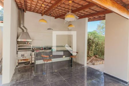 Casa à venda com 350m², 5 quartos e 4 vagas Casa à venda com 350m², 5 quartos e 4 vagasÁrea comum - Churrasqueira