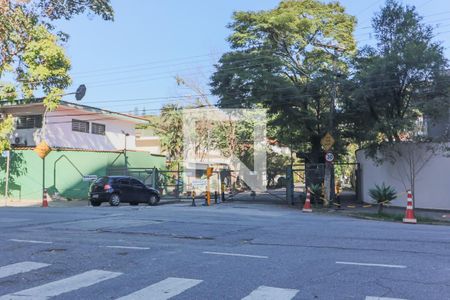 Casa à venda com 350m², 5 quartos e 4 vagas Casa à venda com 350m², 5 quartos e 4 vagasFachada do Condomínio