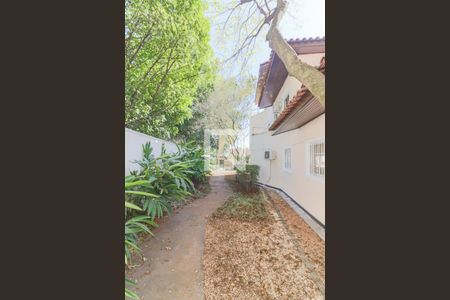 Casa à venda com 350m², 5 quartos e 4 vagas Casa à venda com 350m², 5 quartos e 4 vagasQuintal