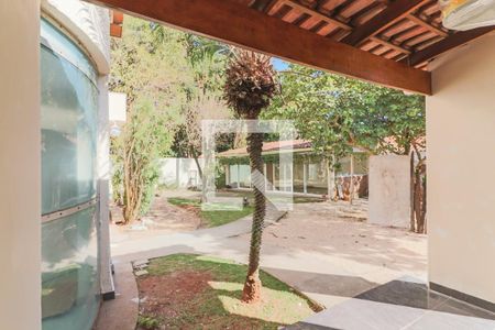 Casa à venda com 350m², 5 quartos e 4 vagas Casa à venda com 350m², 5 quartos e 4 vagasQuintal