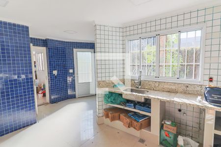 Casa à venda com 350m², 5 quartos e 4 vagas Casa à venda com 350m², 5 quartos e 4 vagasCozinha