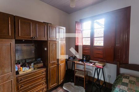 Quarto 2 de casa à venda com 7 quartos, 430m² em Floresta, Belo Horizonte
