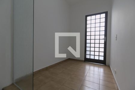 Casa à venda com 300m², 4 quartos e 2 vagas Casa à venda com 300m², 4 quartos e 2 vagasBanheiro de Serviço
