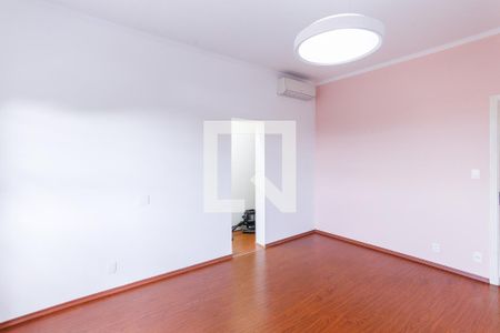 Casa à venda com 300m², 4 quartos e 2 vagas Casa à venda com 300m², 4 quartos e 2 vagasSuíte 1