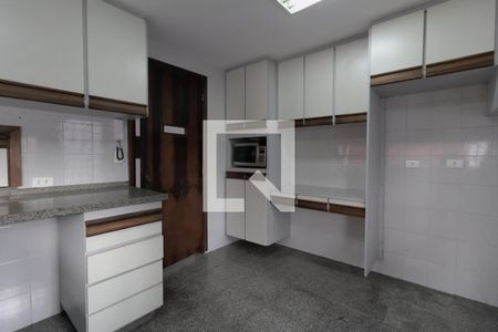 Casa à venda com 300m², 4 quartos e 2 vagas Casa à venda com 300m², 4 quartos e 2 vagasCozinha
